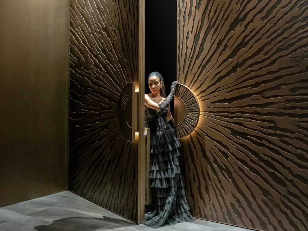 Alchymia Helios Door Carousel With Model